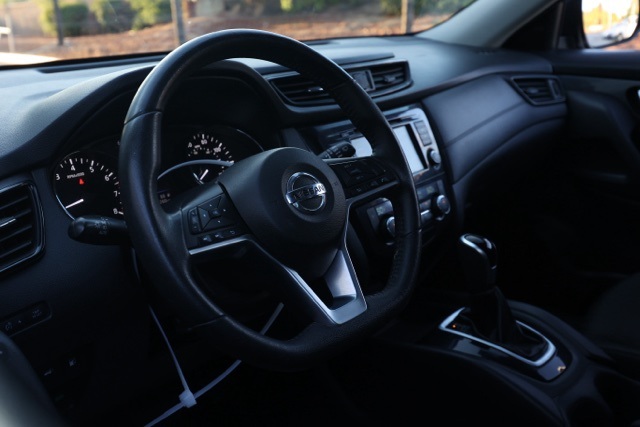 2019 Nissan Rogue SV photo 10