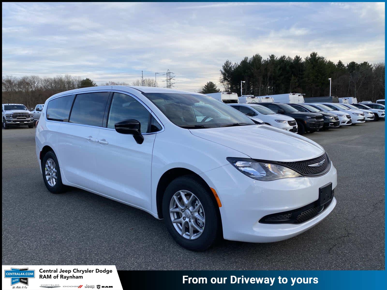 2026 Chrysler Voyager LX's photo