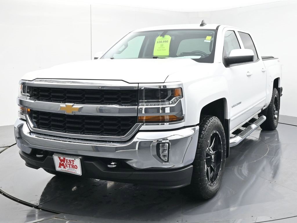 Used 2018 Chevrolet Silverado 1500 LT with VIN 3GCUKREC2JG627654 for sale in Monticello, Minnesota