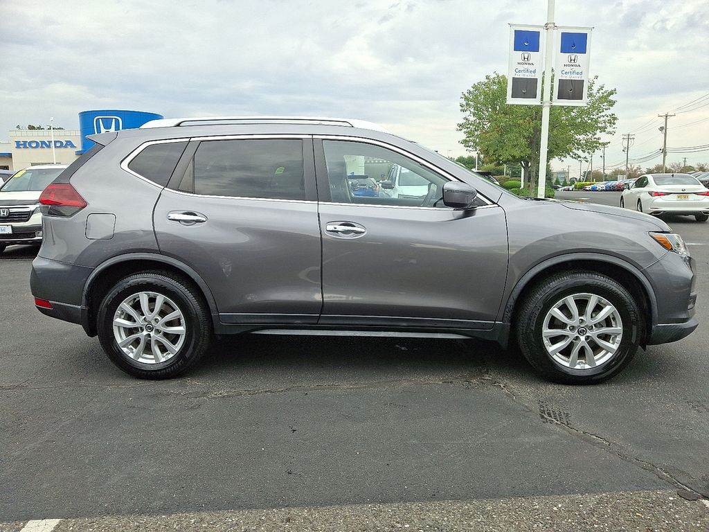 2019 Nissan Rogue SV photo 7