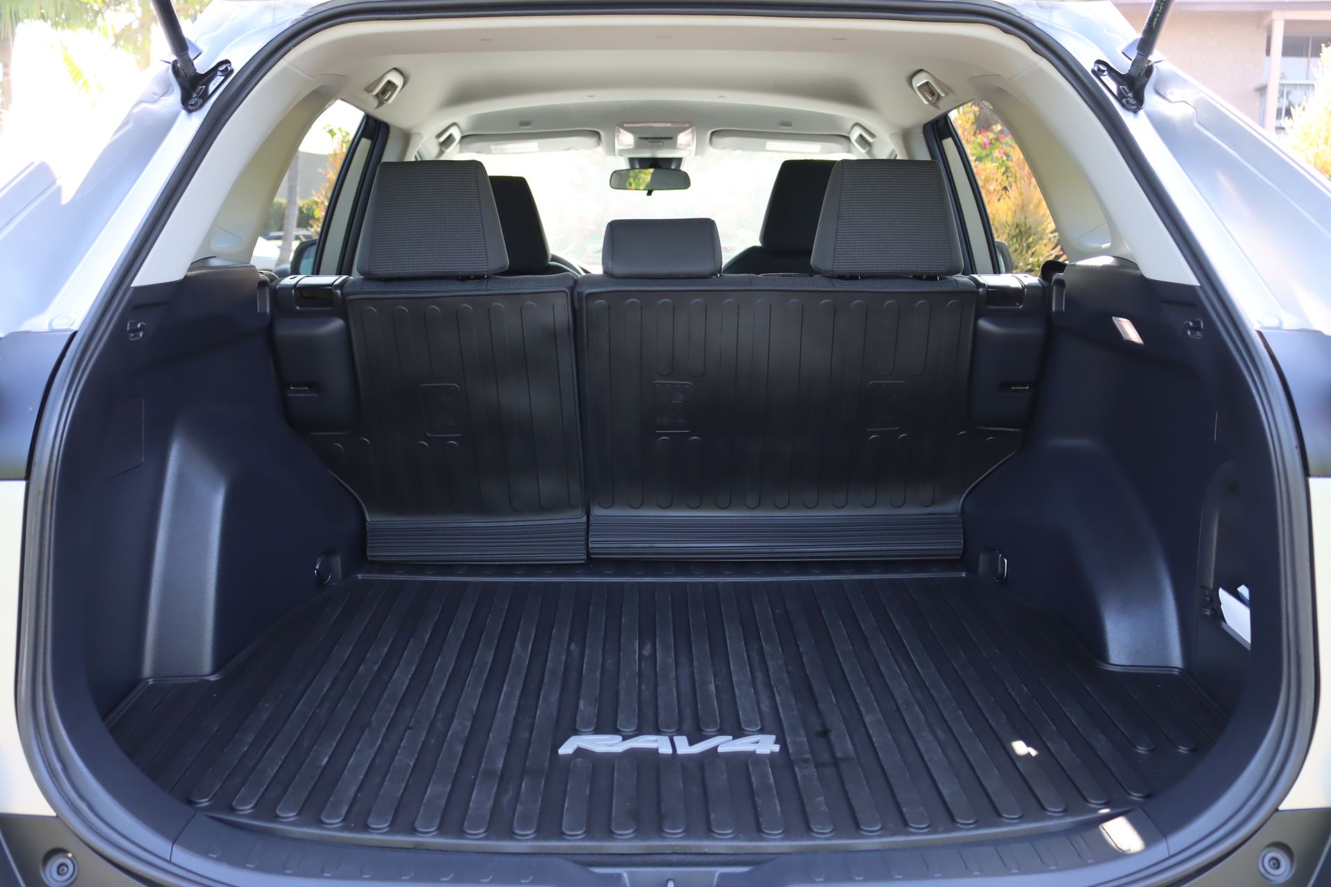 2024 Toyota RAV4 Hybrid LE photo 20