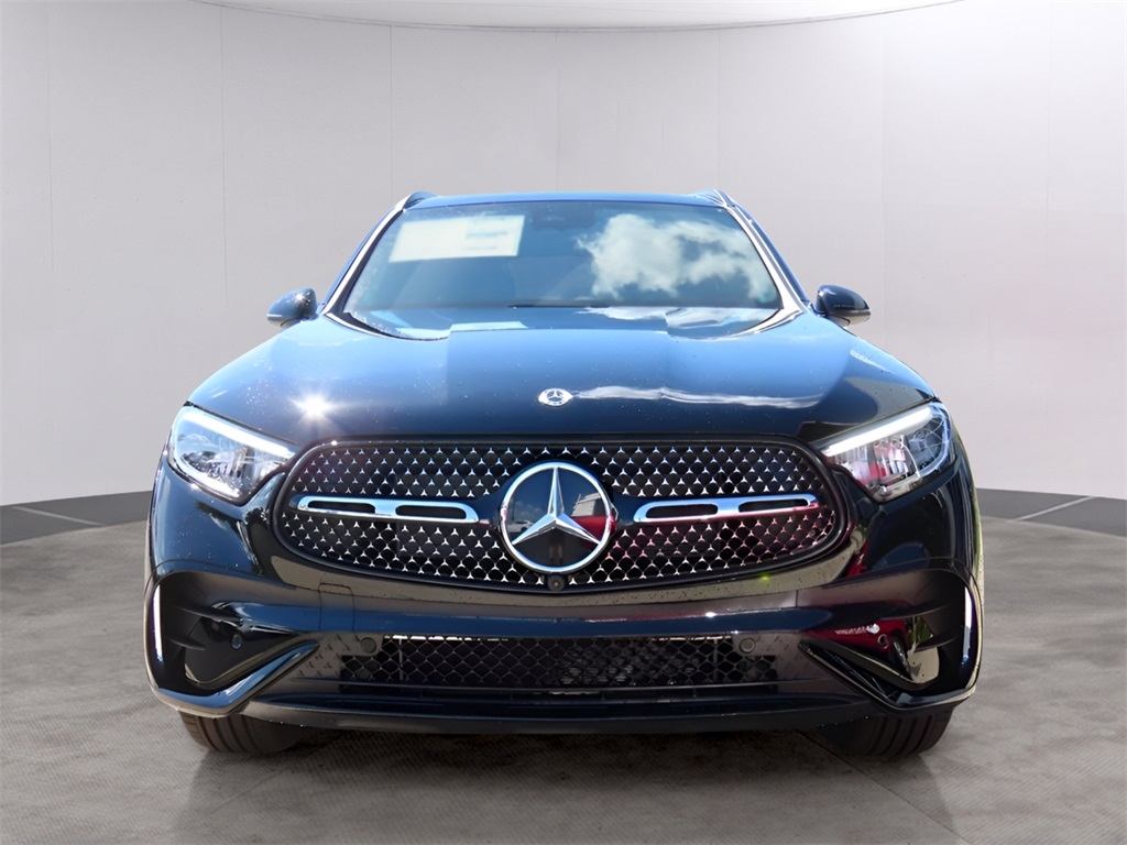 2025 Mercedes Benz GLC 300 4MATIC photo 3
