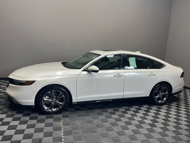2023 Honda Accord Hybrid Touring photo 2