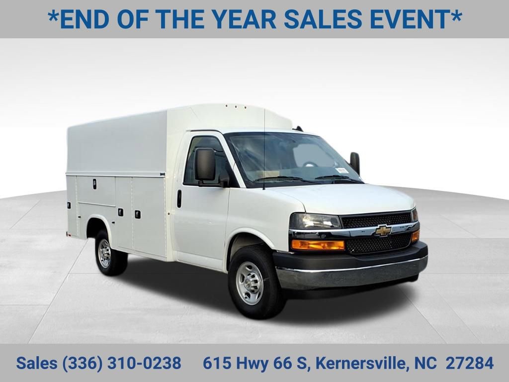 2025 Chevrolet Express Cutaway Base's photo