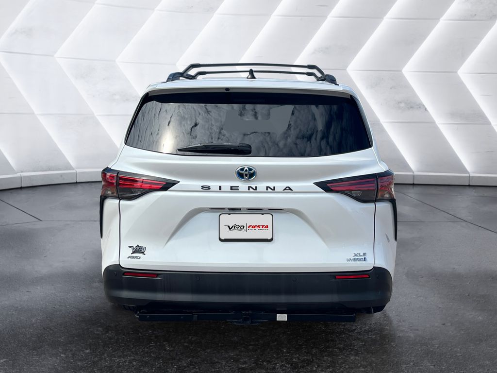 2022 Toyota Sienna XLE photo 5