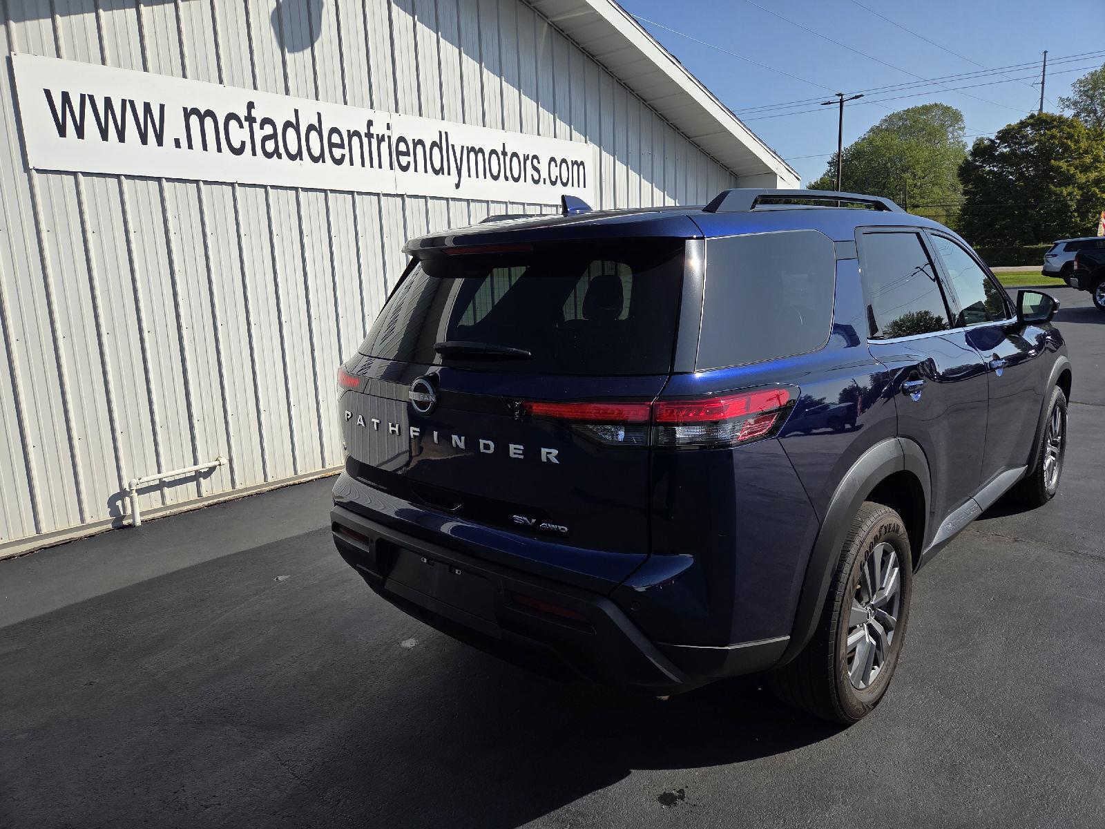 2023 Nissan Pathfinder SV photo 3