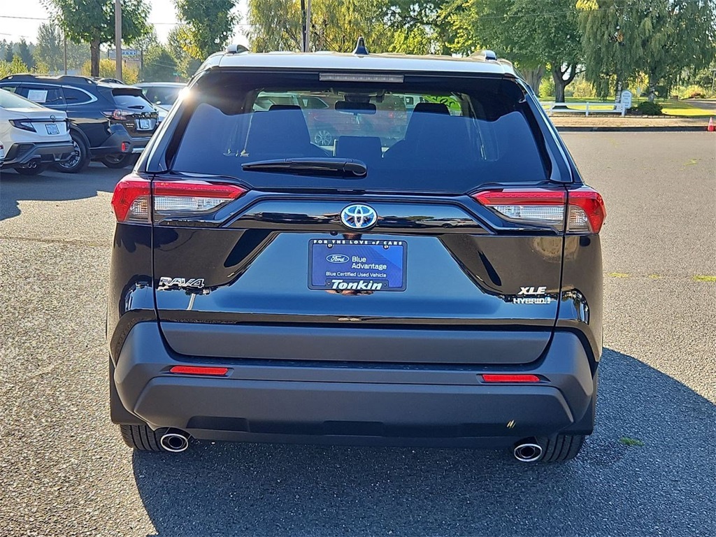 2023 Toyota RAV4 Hybrid XLE photo 4