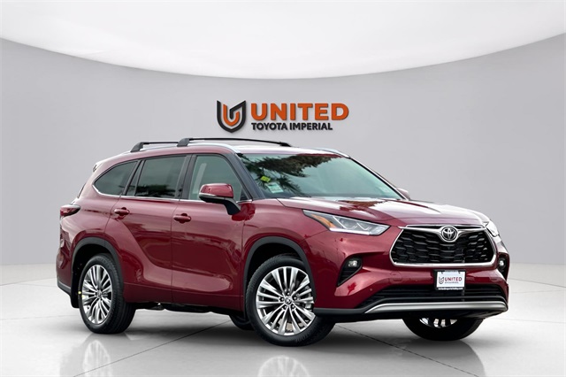2026 Toyota Highlander Platinum's photo