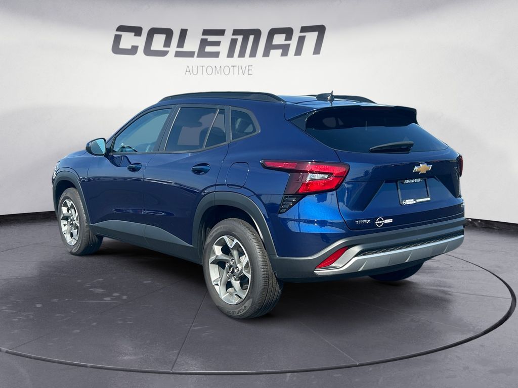 2024 Chevrolet Trax LT photo 3