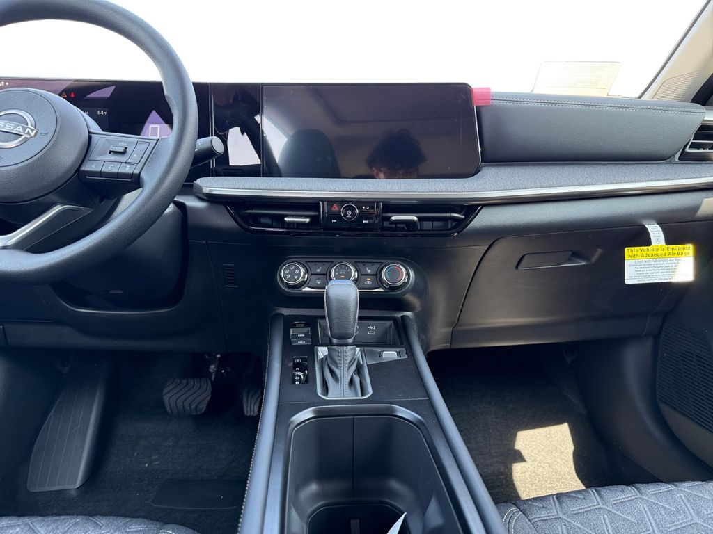 2025 Nissan Kicks SV photo 10