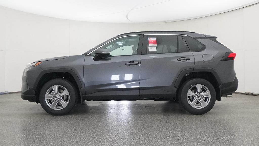 2025 Toyota RAV4 XLE photo 6