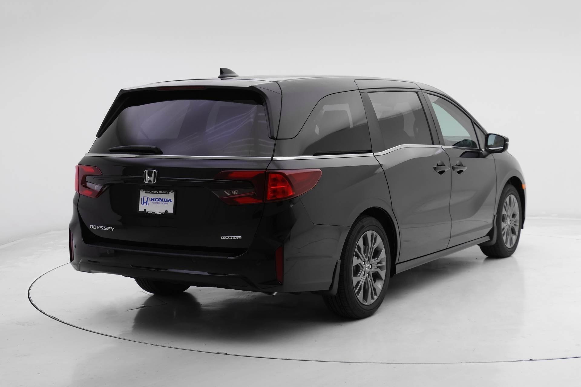 2026 Honda Odyssey Touring photo 2