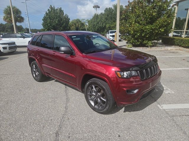 2021 Jeep Grand Cherokee Anniversary Edition photo 2