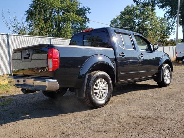 2014 Nissan Frontier SV Crew Cab photo 6