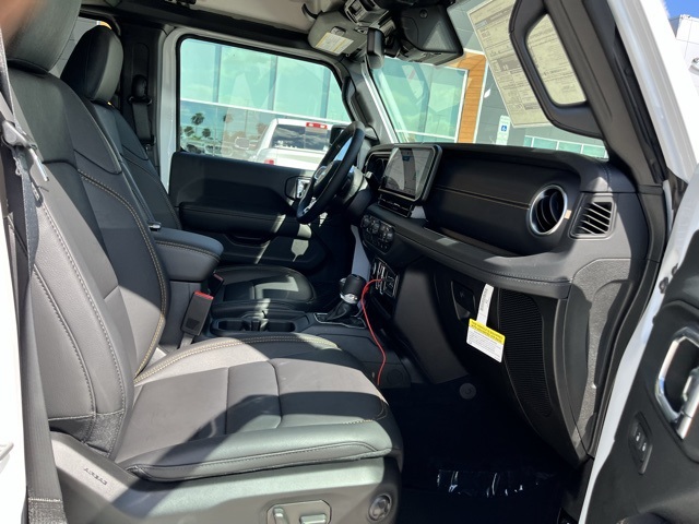 2025 Jeep Wrangler Sahara photo 21