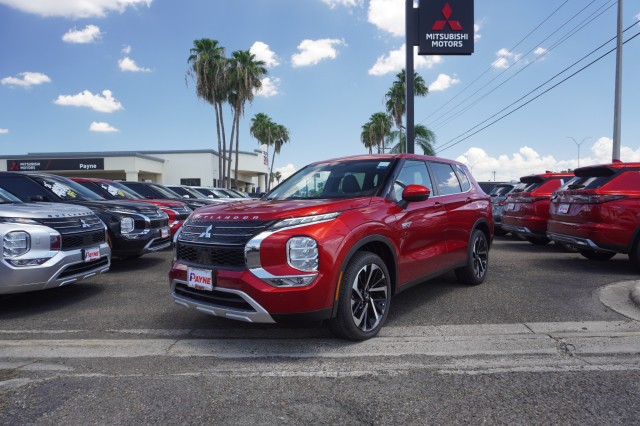 2025 Mitsubishi Outlander Plug-in Hybrid SE's photo