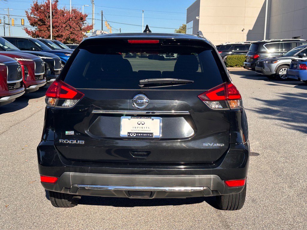2017 Nissan Rogue SV photo 4