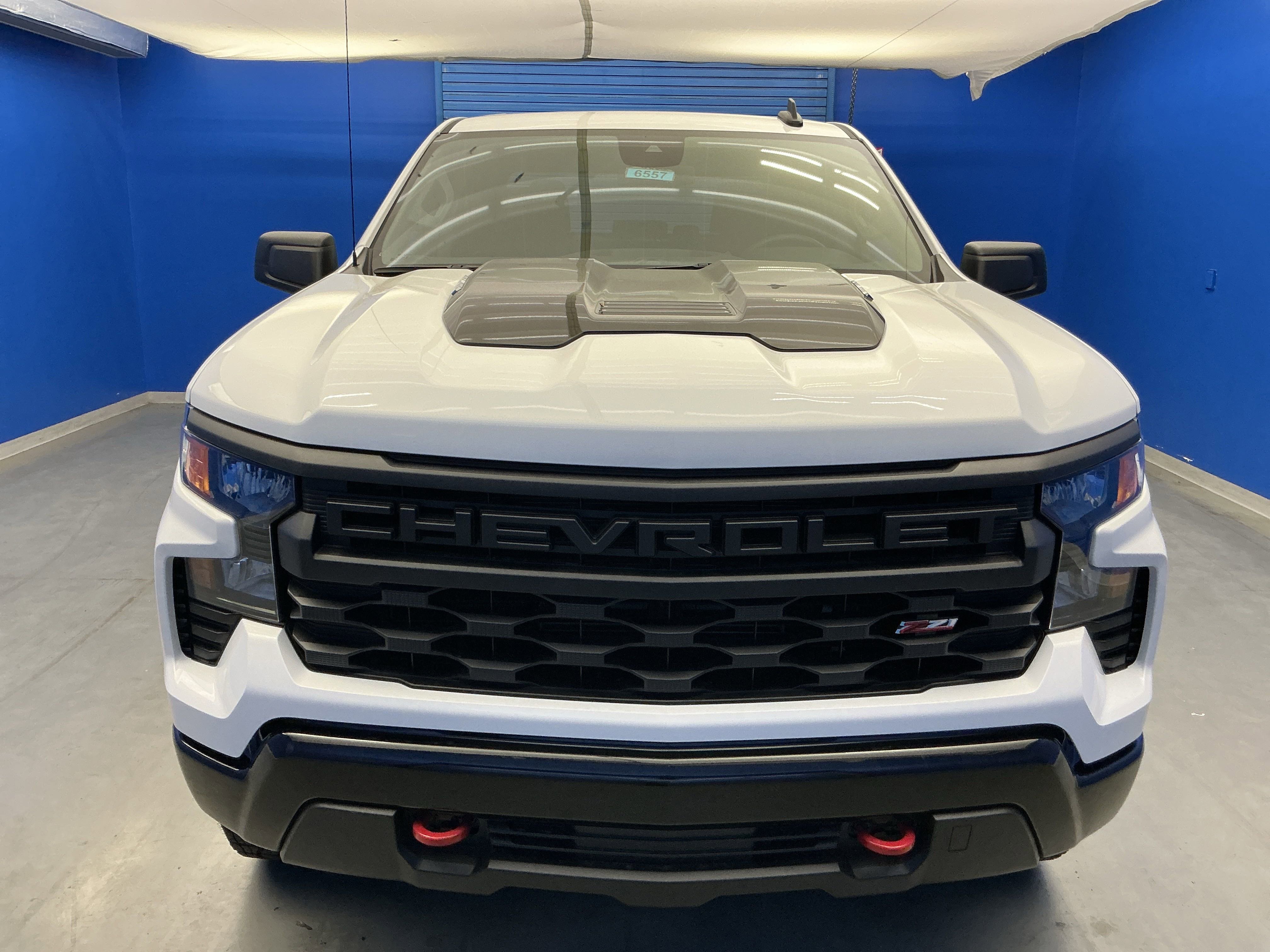 2025 Chevrolet Silverado 1500 Custom Trail Boss photo 3
