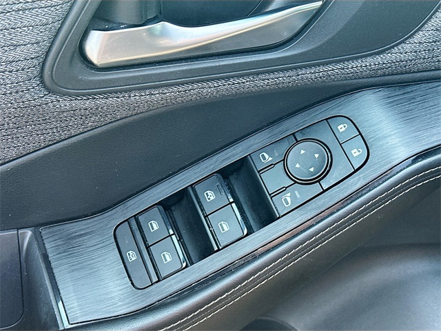 2022 Nissan Rogue SV photo 17