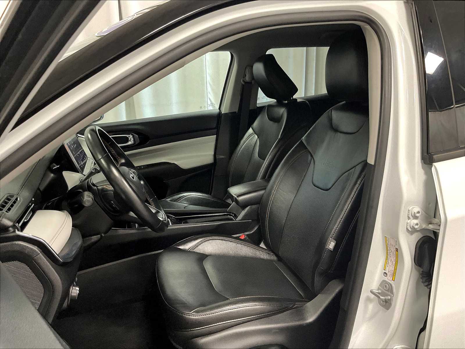 2022 Jeep Compass Limited photo 9