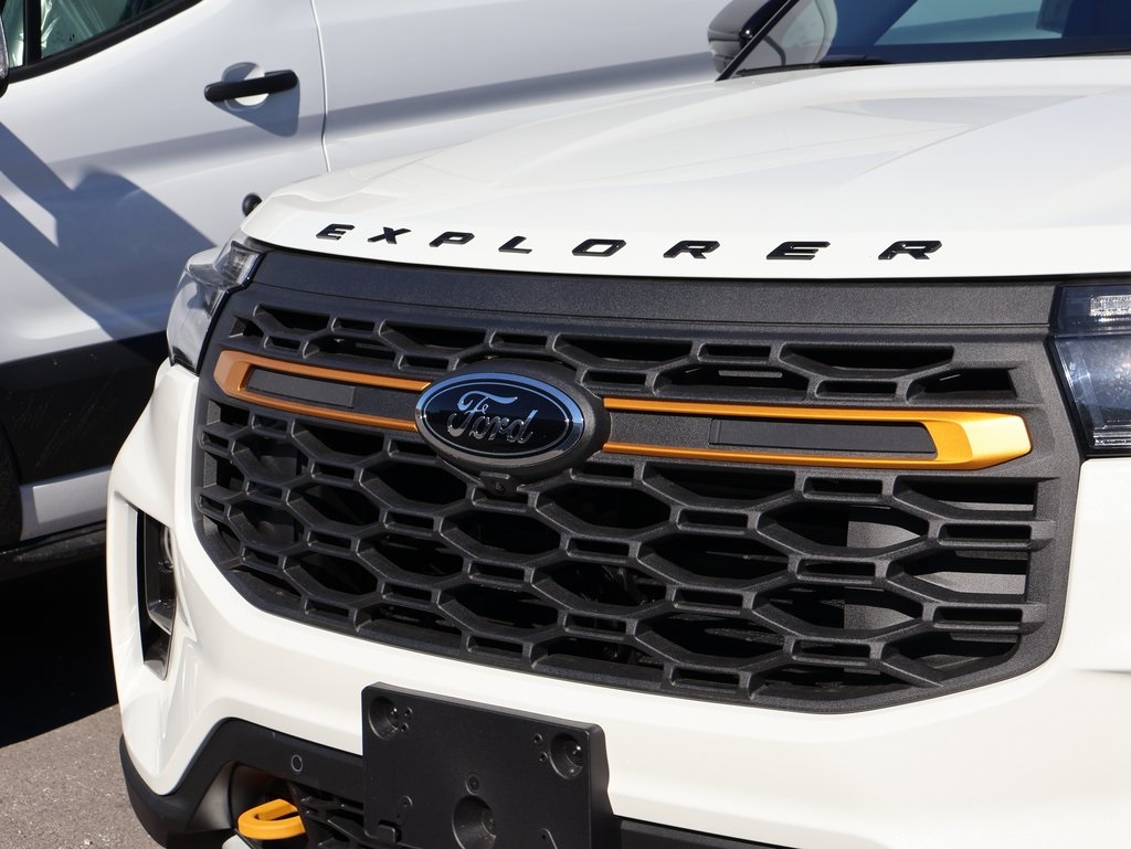 2026 Ford Explorer photo 2
