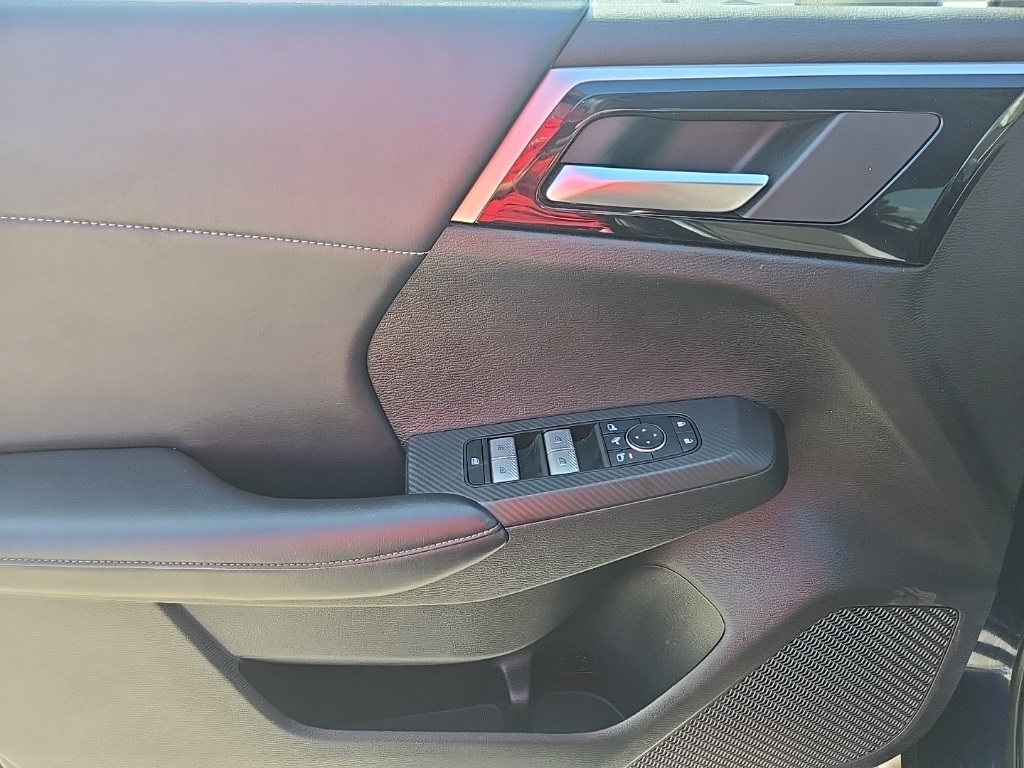 2024 Mitsubishi Outlander SE photo 10