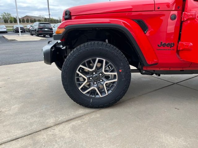 2025 Jeep Wrangler Sahara photo 23