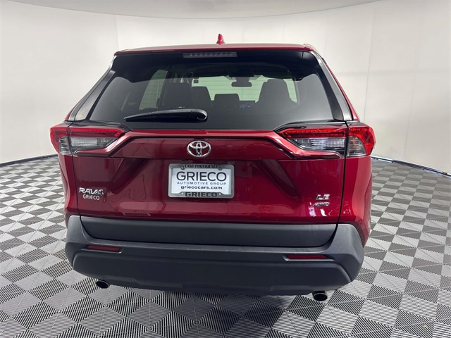 2022 Toyota RAV4 LE photo 4