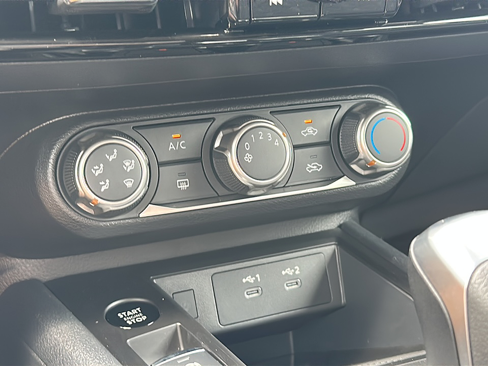 2025 Nissan Kicks SV photo 6