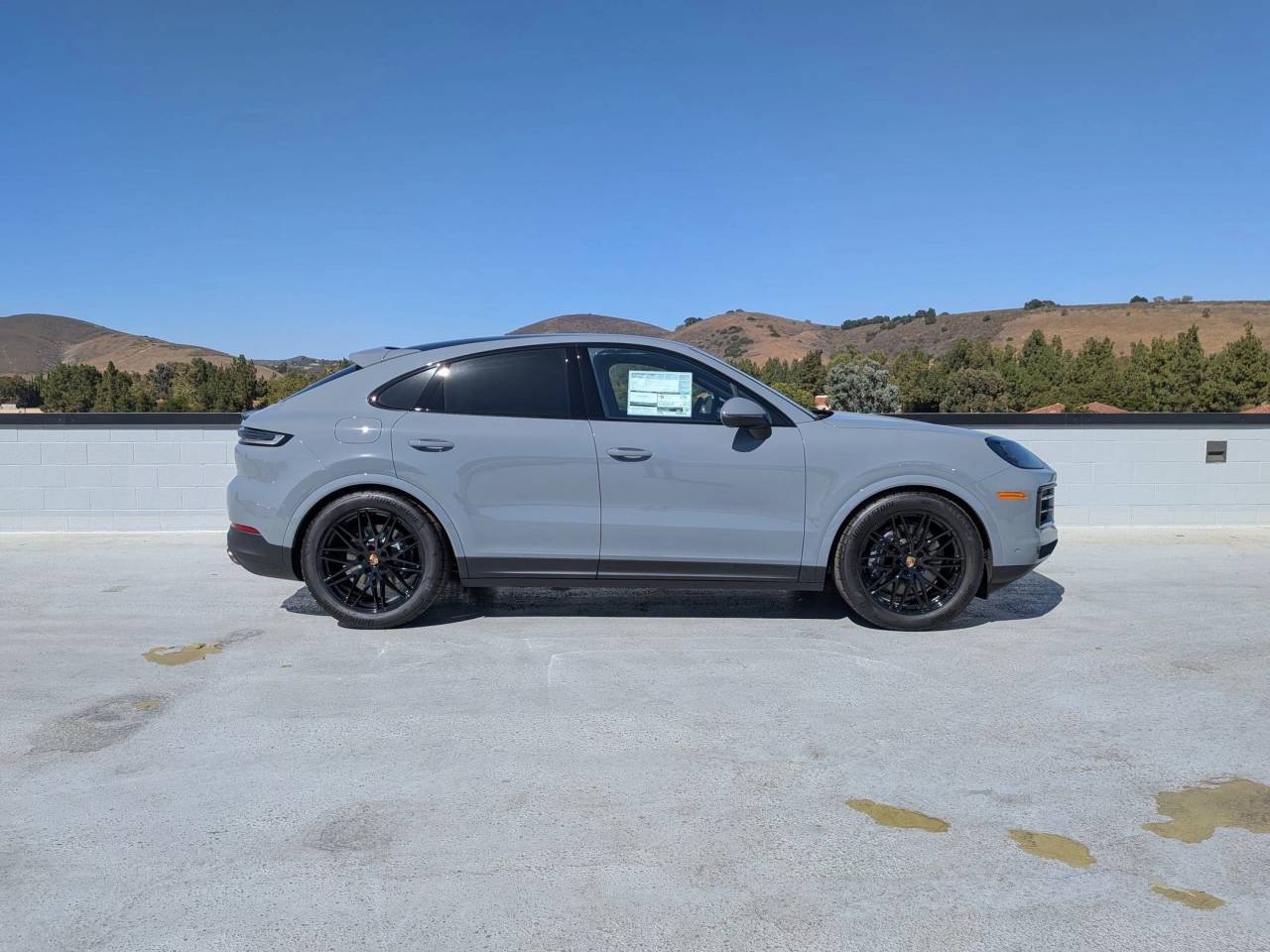 2025 Porsche Cayenne Coupe Base photo 8
