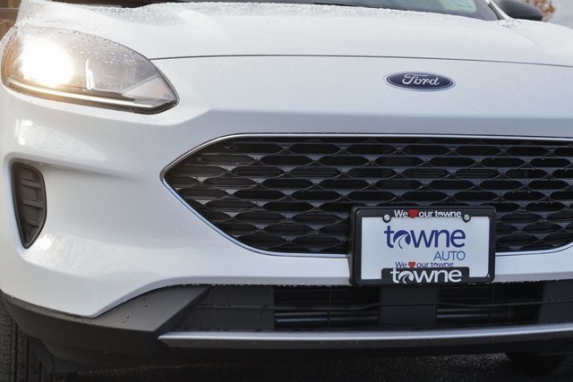2022 Ford Escape SE photo 2