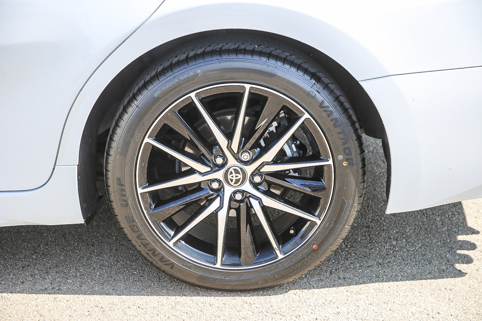 2024 Toyota Camry Hybrid SE photo 11