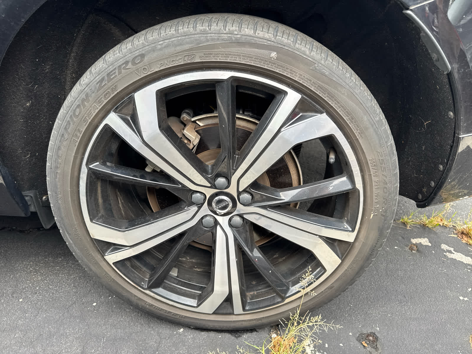 2022 Volvo XC60 R-Design photo 12
