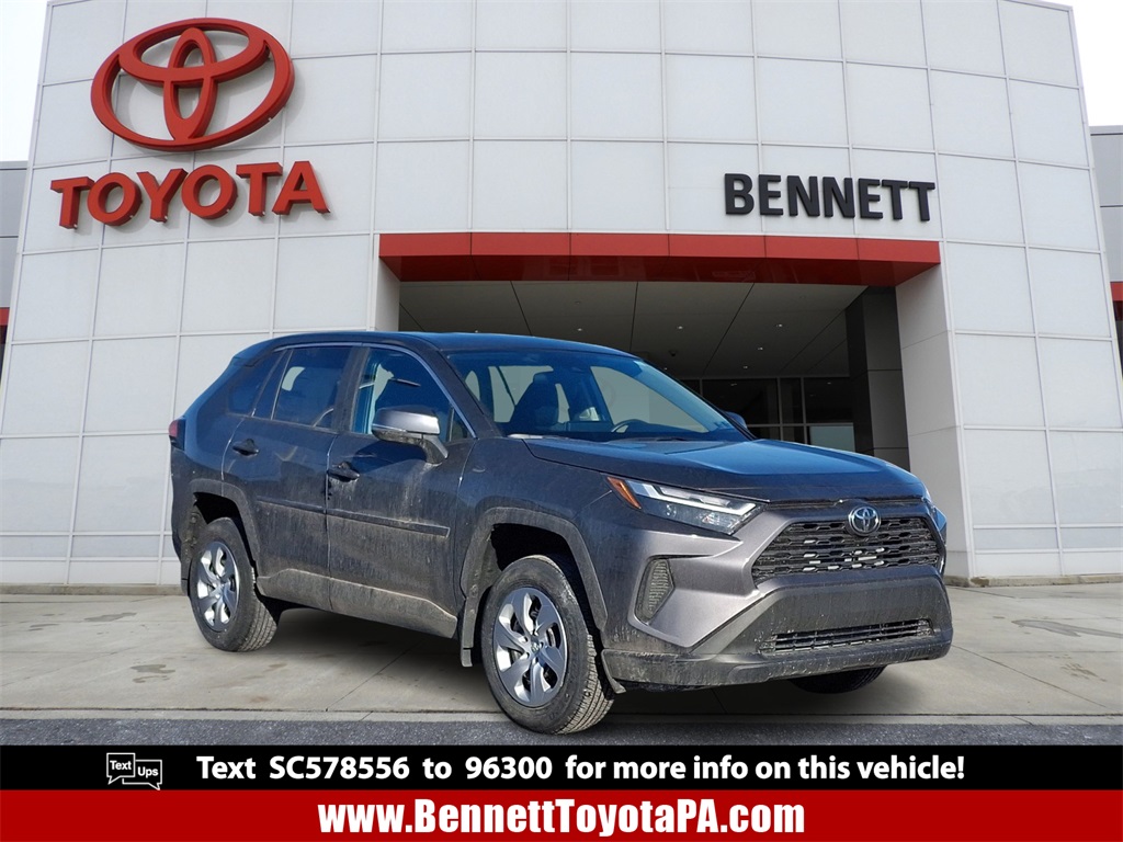 2025 Toyota RAV4 LE's photo