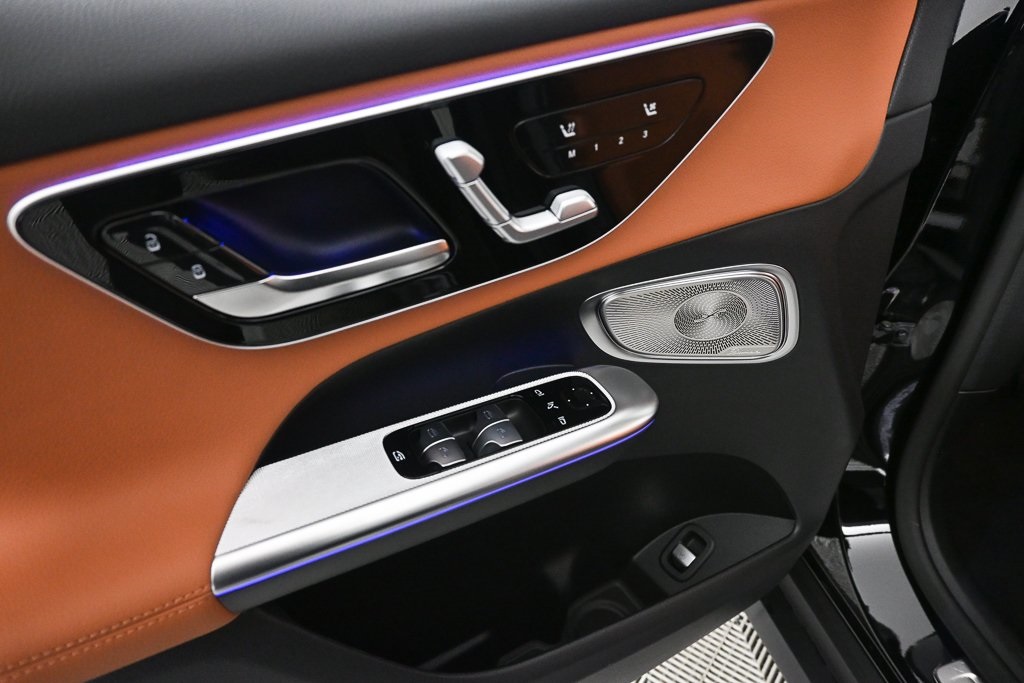 2026 Mercedes Benz GLC 300 photo 2