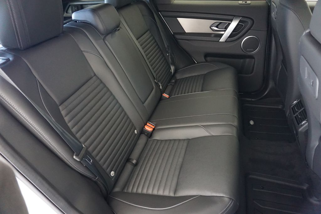 2025 Land Rover Discovery Sport SE photo 26