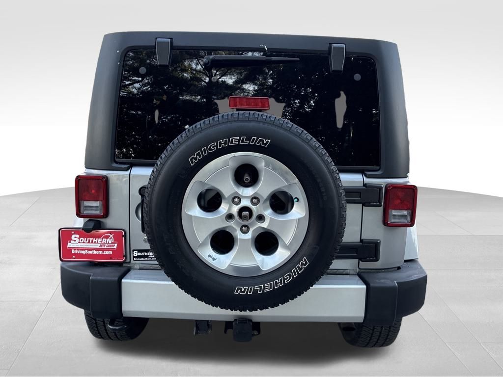 2013 Jeep Wrangler Unlimited Sahara photo 4