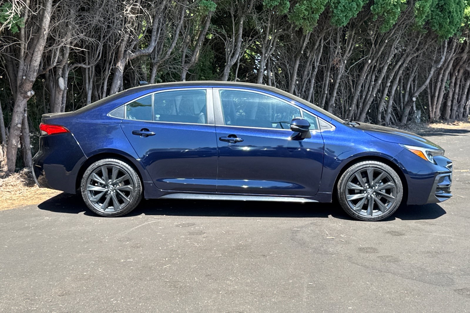 2023 Toyota Corolla XSE photo 3