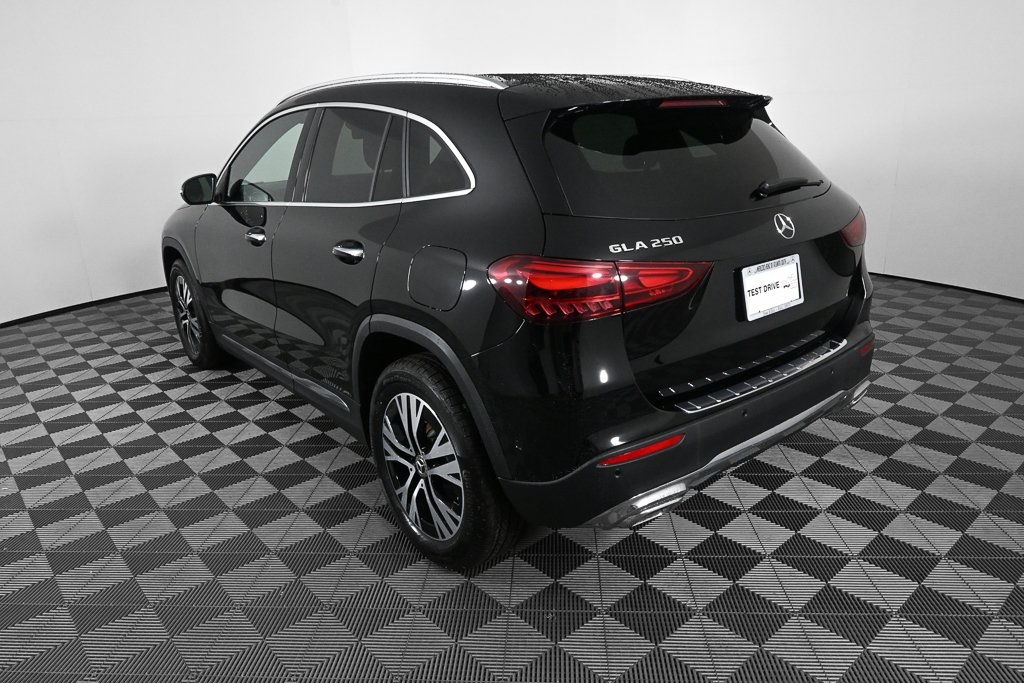 2025 Mercedes Benz GLA 250 photo 2