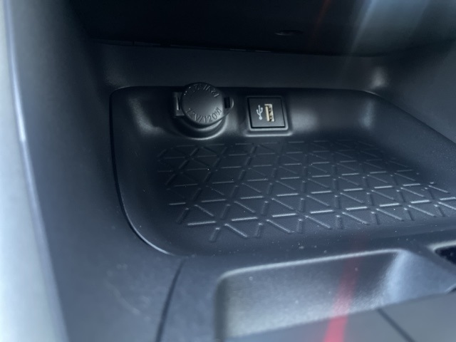 2025 Toyota RAV4 XLE photo 25