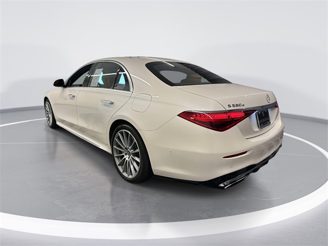 2023 Mercedes Benz S 580e 4MATIC photo 3