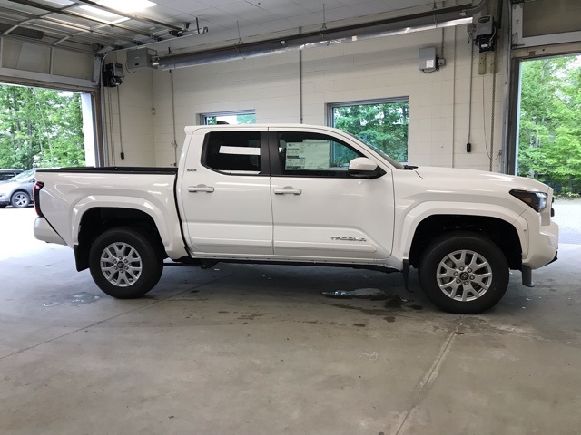2025 Toyota Tacoma SR5 Double Cab photo 2