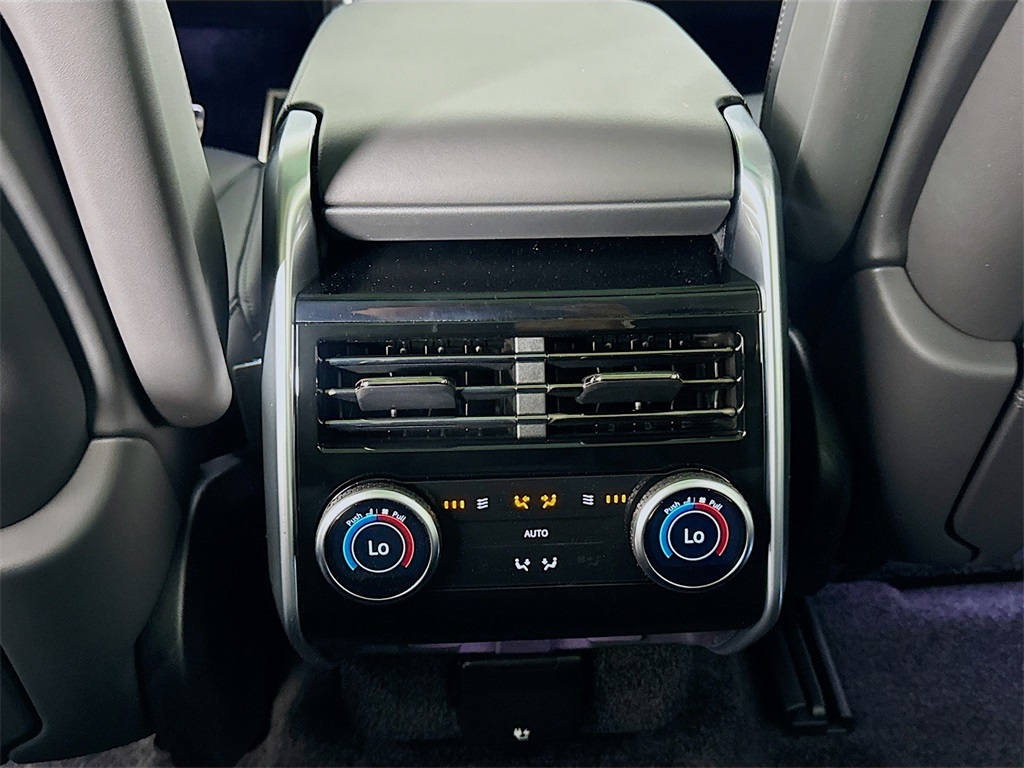 2025 Land Rover Range Rover SE photo 22