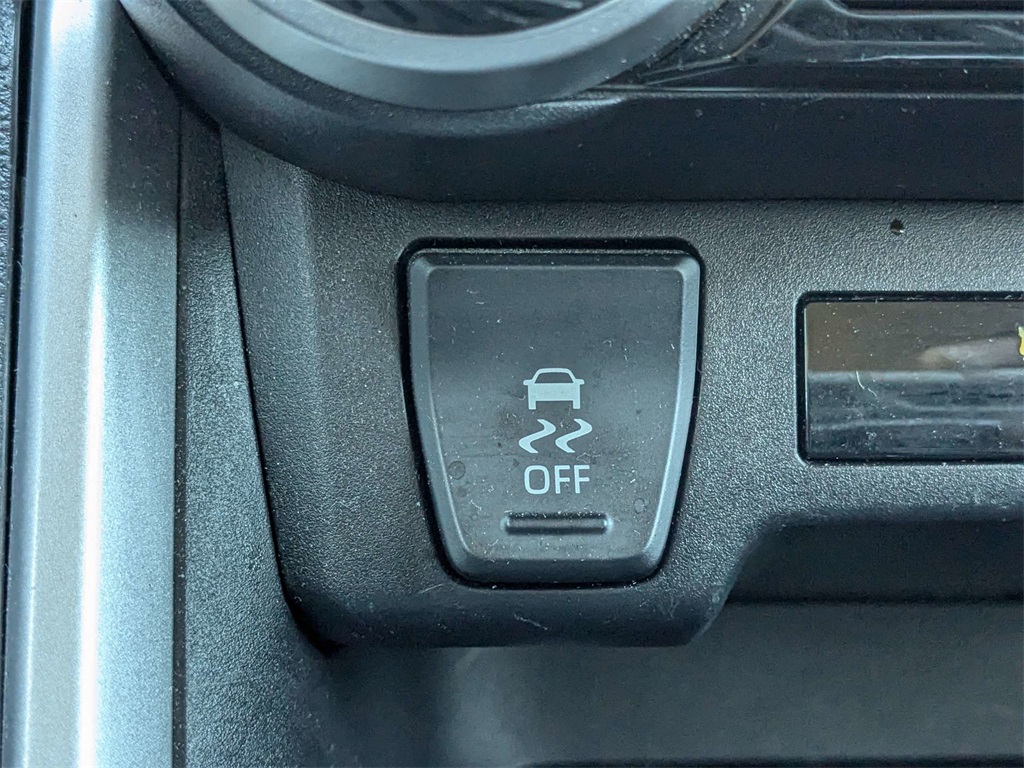 2022 Toyota RAV4 XLE photo 26