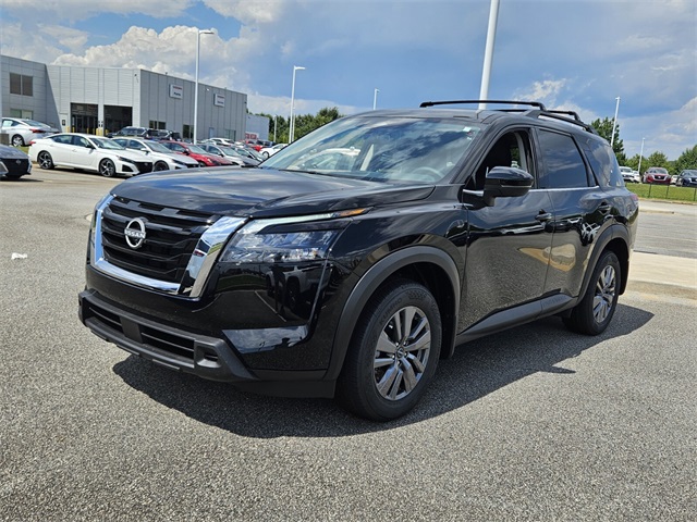 2025 Nissan Pathfinder SV photo 2