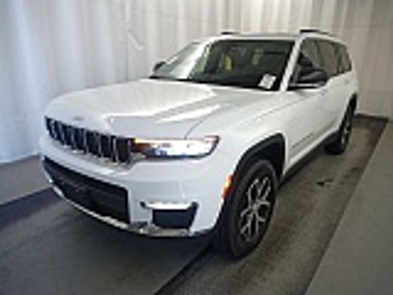 2024 Jeep Grand Cherokee Limited photo 2