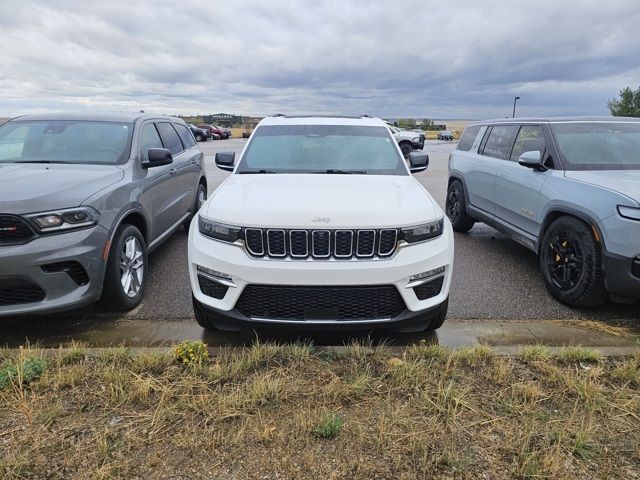 2025 Jeep Grand Cherokee Limited photo 2