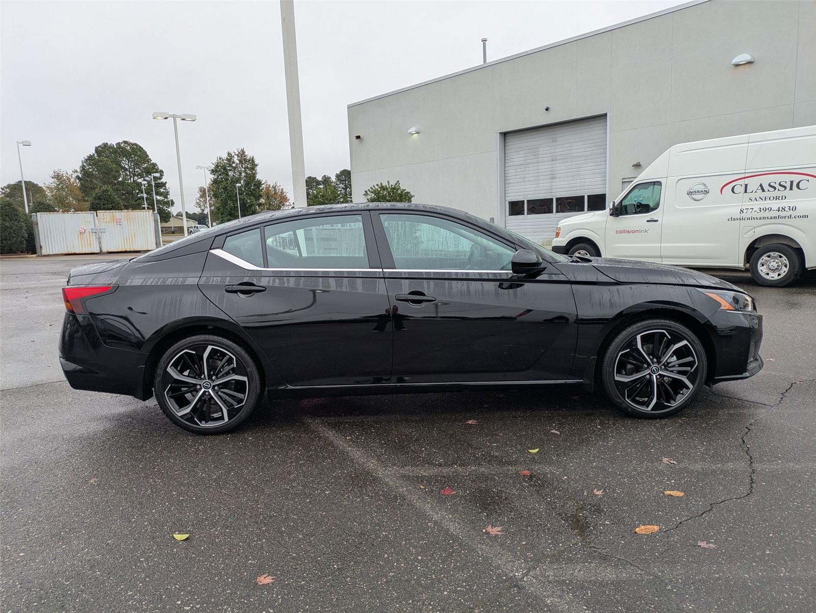 2025 Nissan Altima SR photo 2