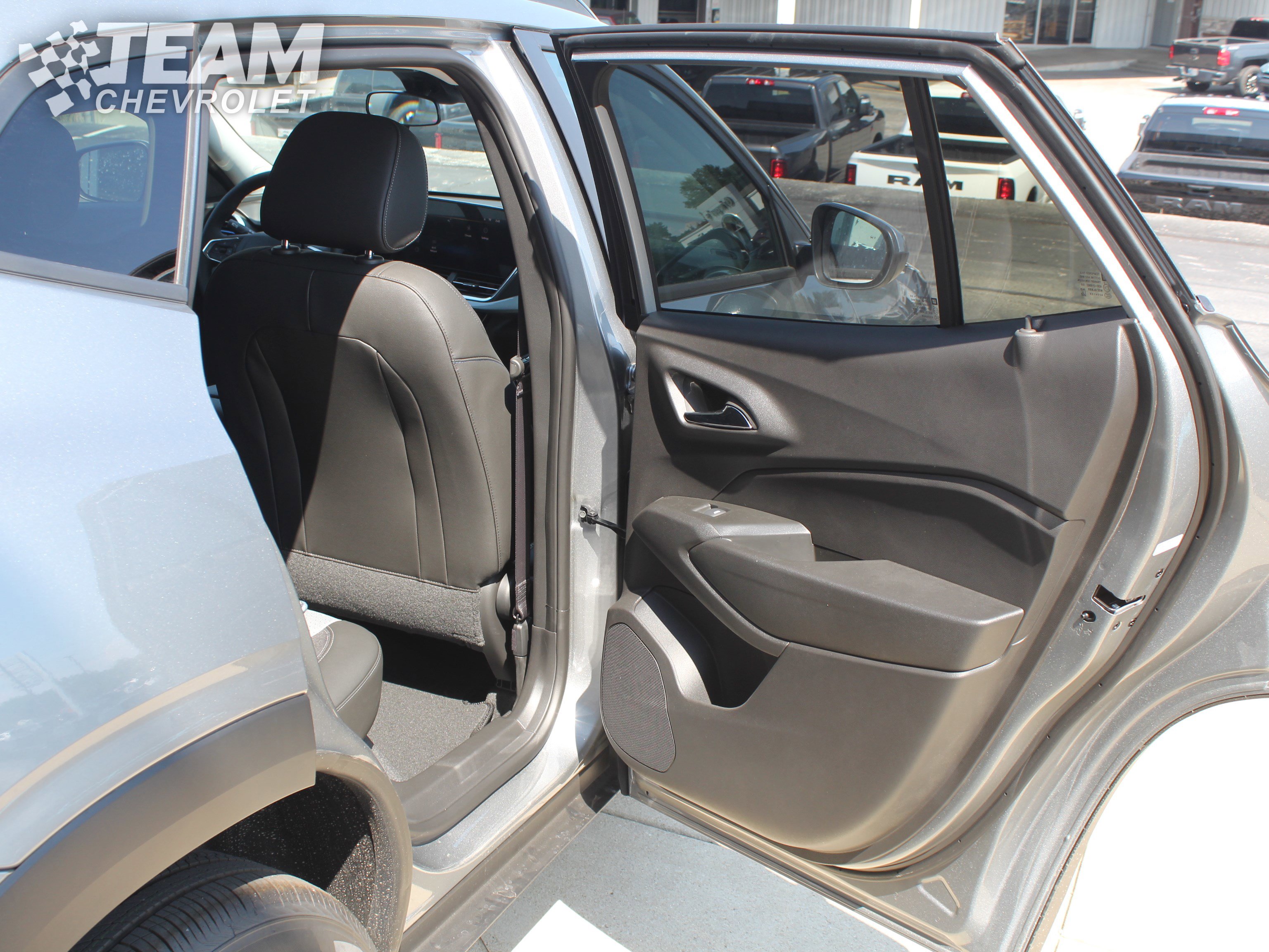 2025 Chevrolet Trax LT photo 17
