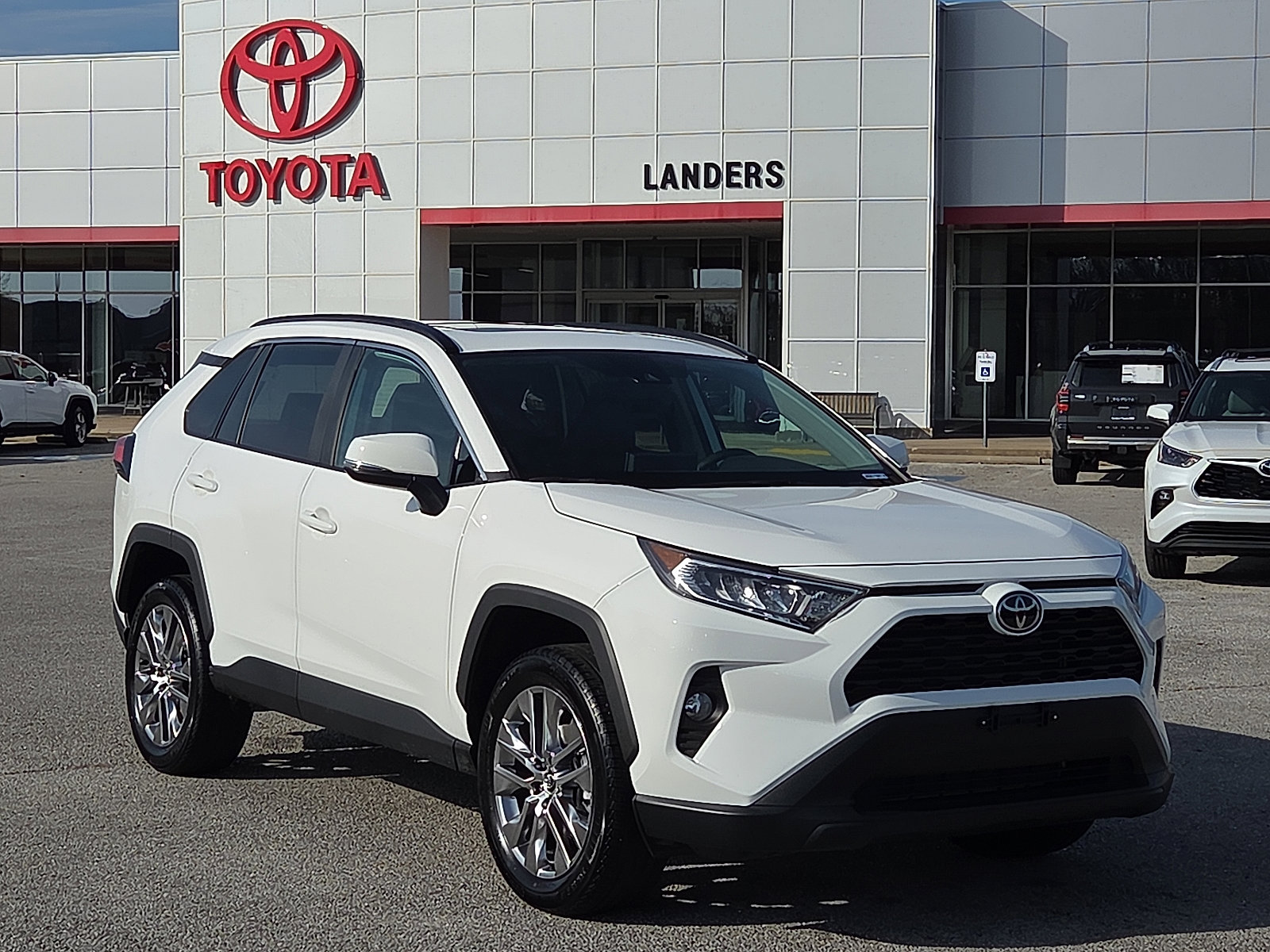 2020 Toyota RAV4 XLE Premium's photo